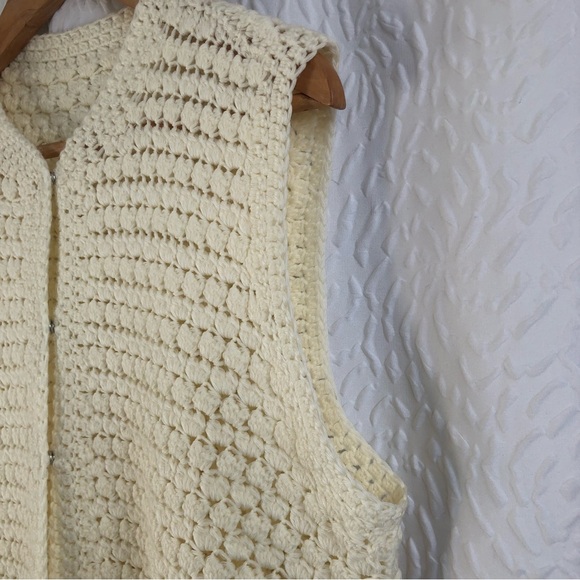Handmade White Cream Crocheted Textured Sleevless Sweater Shawl Cardigan - Picture 3 of 15